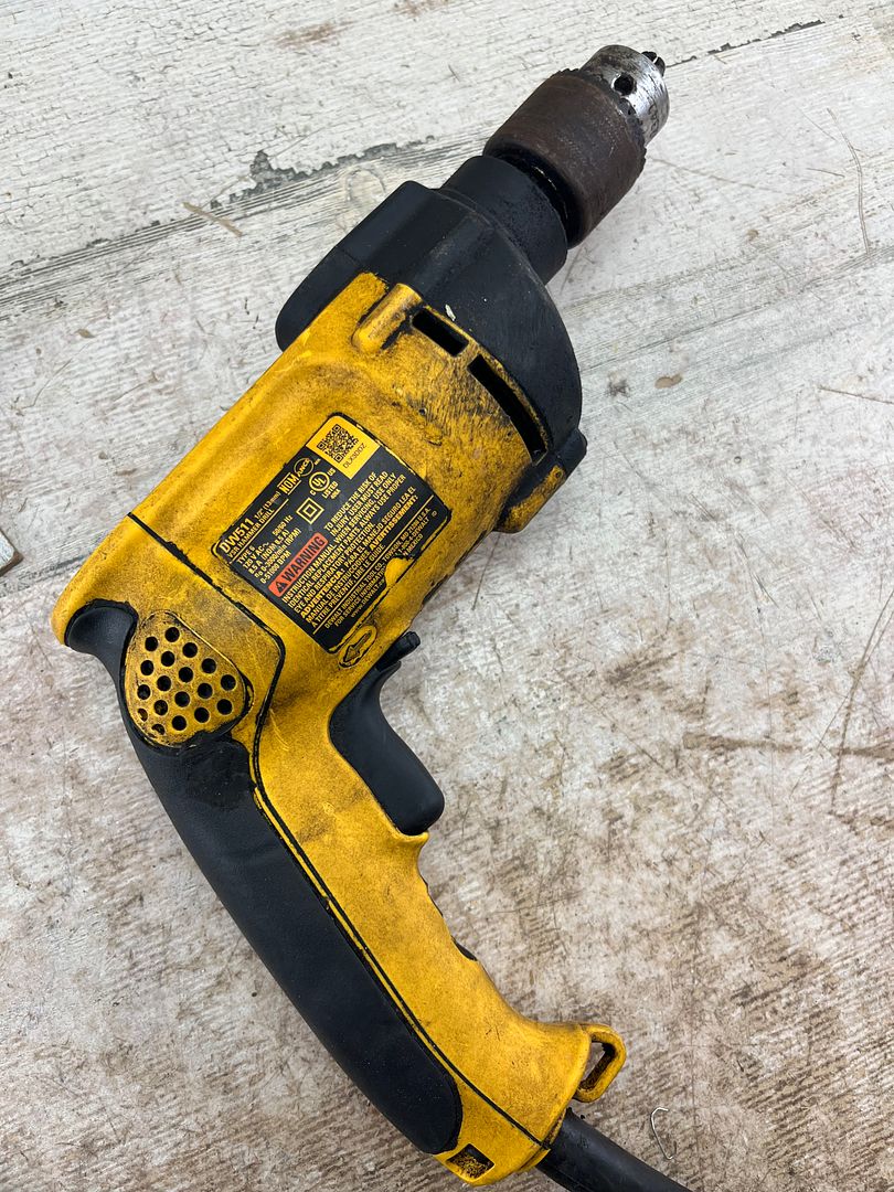 NO HANDLE VERY USED Dewalt 7.8 Amp 1/2 in. VSR Hammer Drill Q448X14