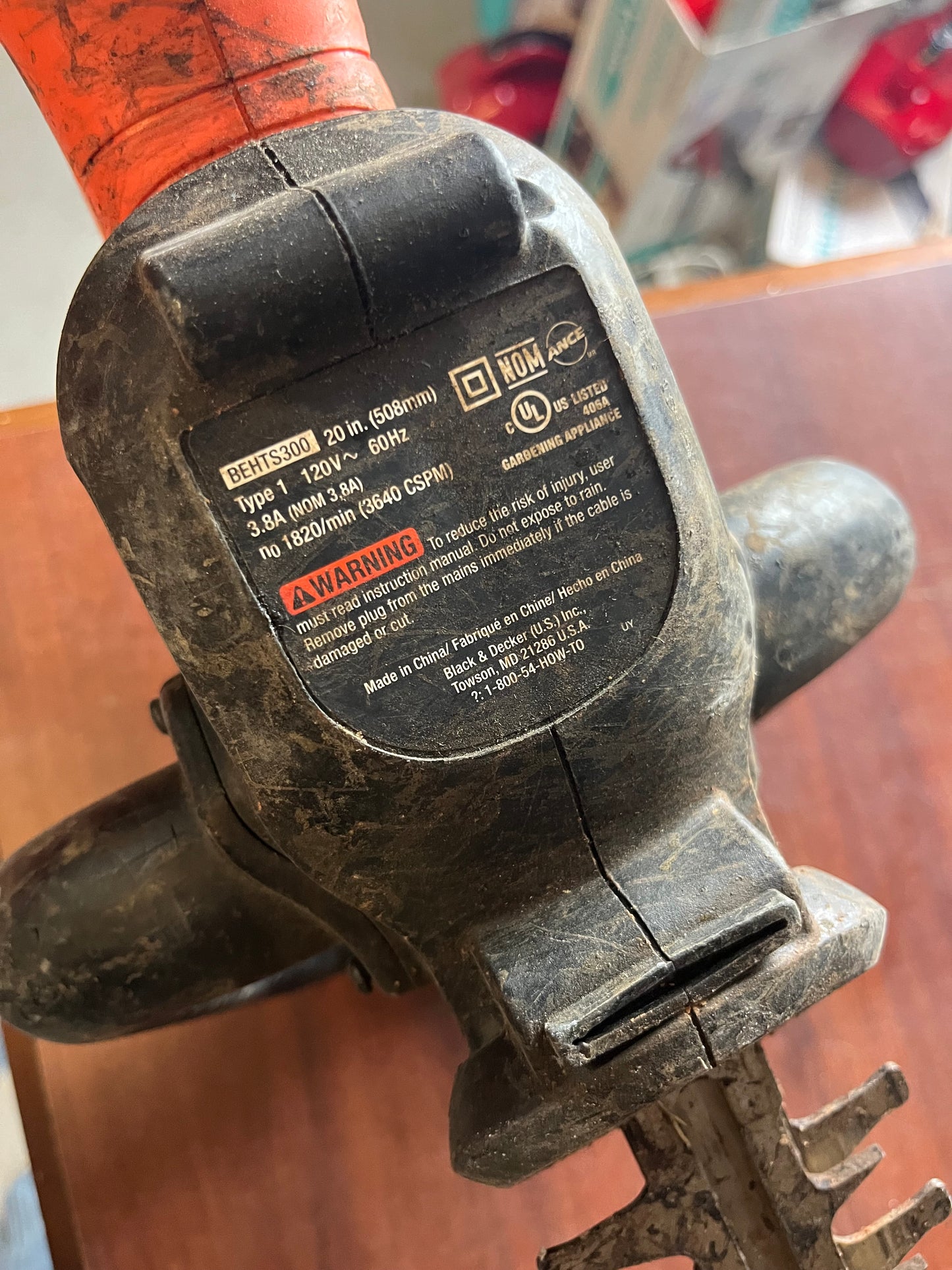 VERY USED Black & Decker 20 in. 3.8 AMP Corded Hedge Trimmer Saw Blade Tip BEHTS300 NA291